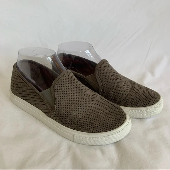 Steve Madden Zarayy Slip-On Sneakers Perforated, size 6, dark gray w/ olive tone - Picture 4 of 16